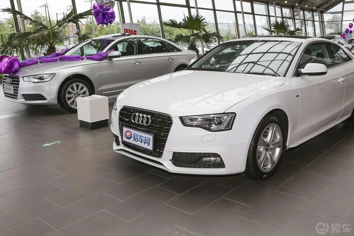 奥迪A5Coupe 45 TFSI quattro车头局部