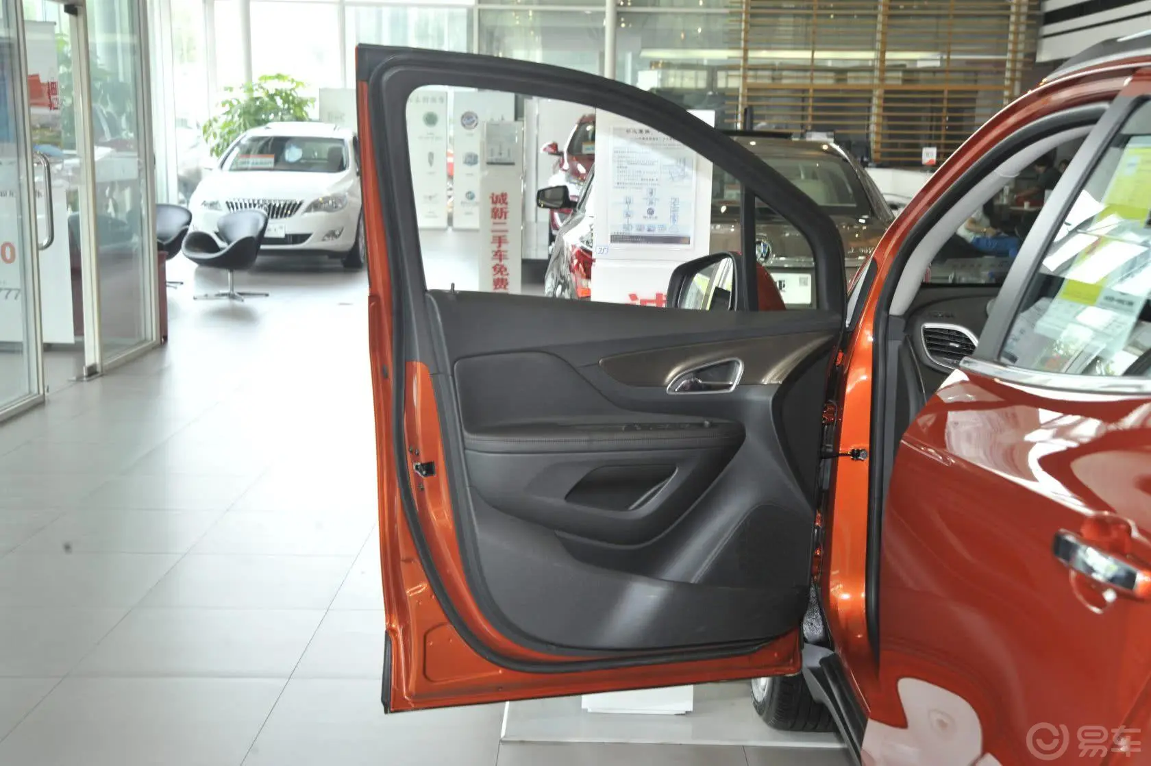 昂科拉1.4T 手动 两驱 都市运动型驾驶员侧车门内门板