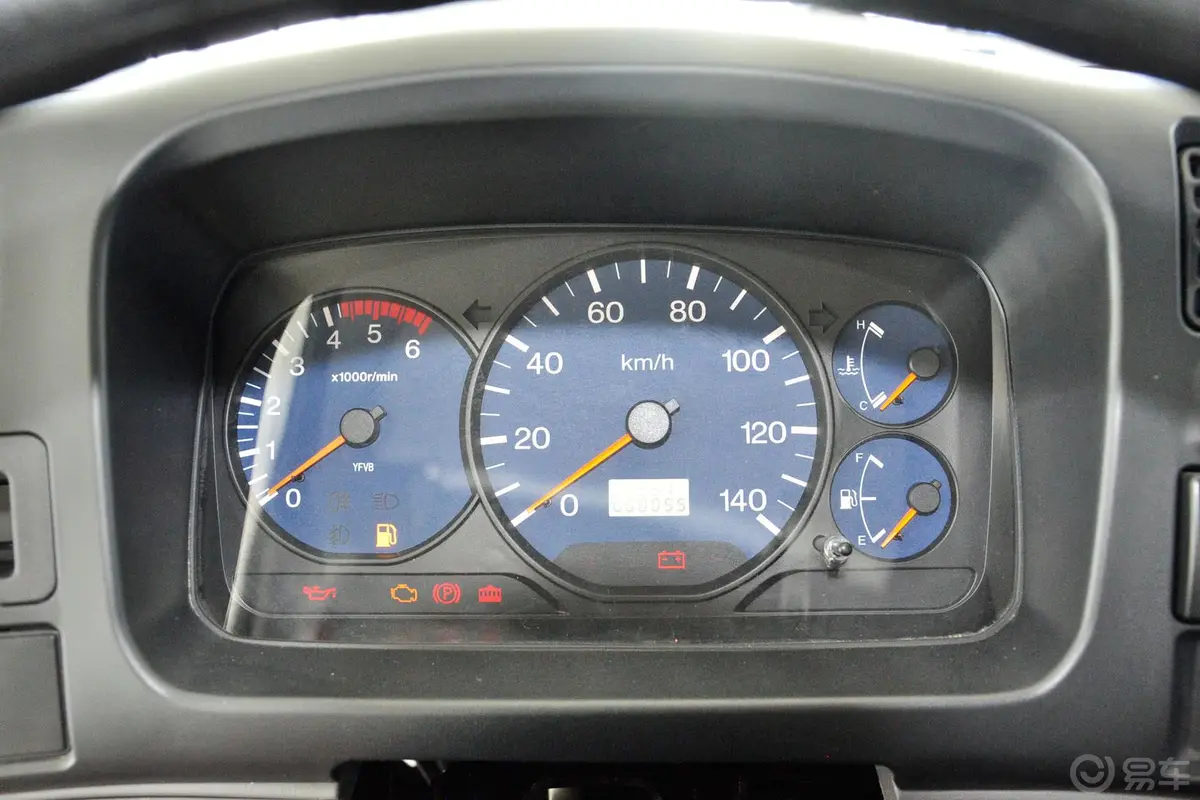 凯运升级版经济型共轨 2490轴距 单排后双胎仪表盘背光显示