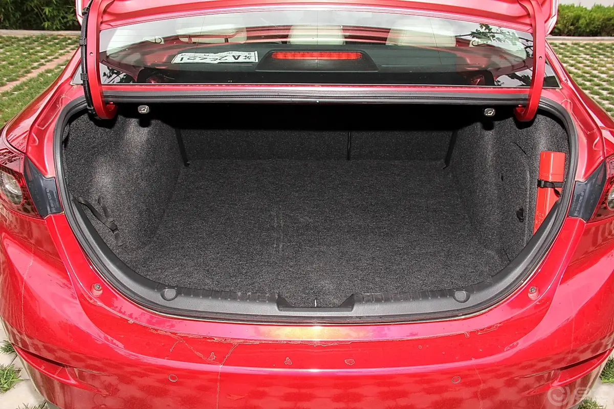 马自达3 昂克赛拉三厢 2.0L 自动 旗舰型行李箱空间