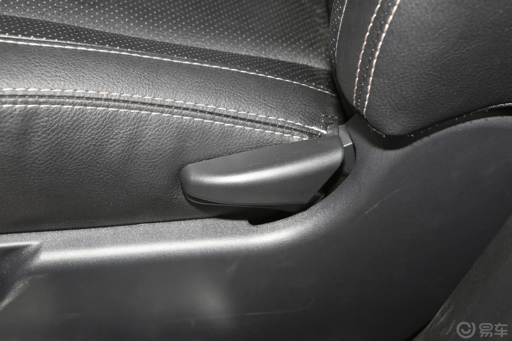 比亚迪S62.0L 手动 尊贵版 5座座椅调节键