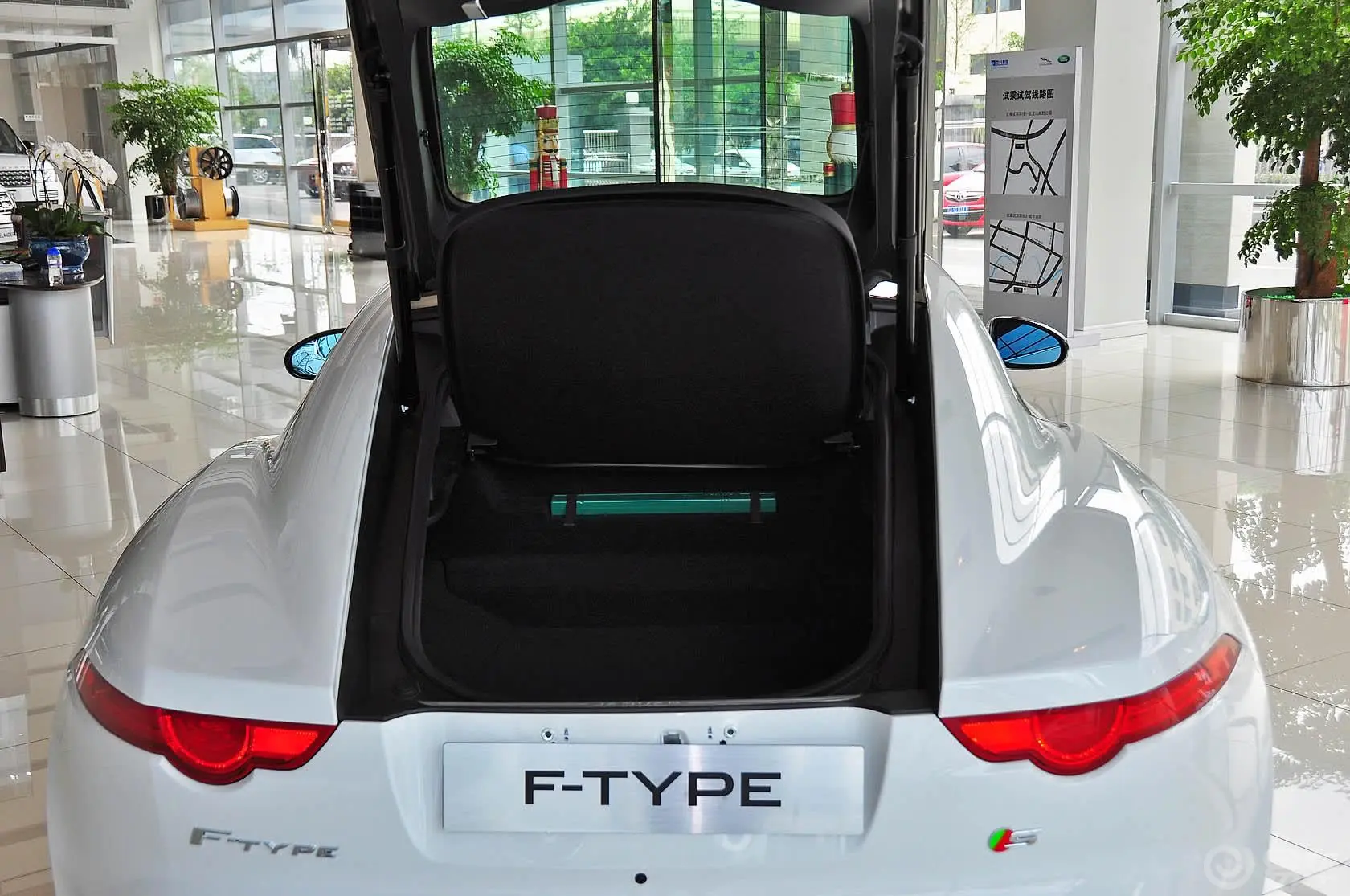 捷豹F-TYPE3.0T V6 S Coupe行李箱空间