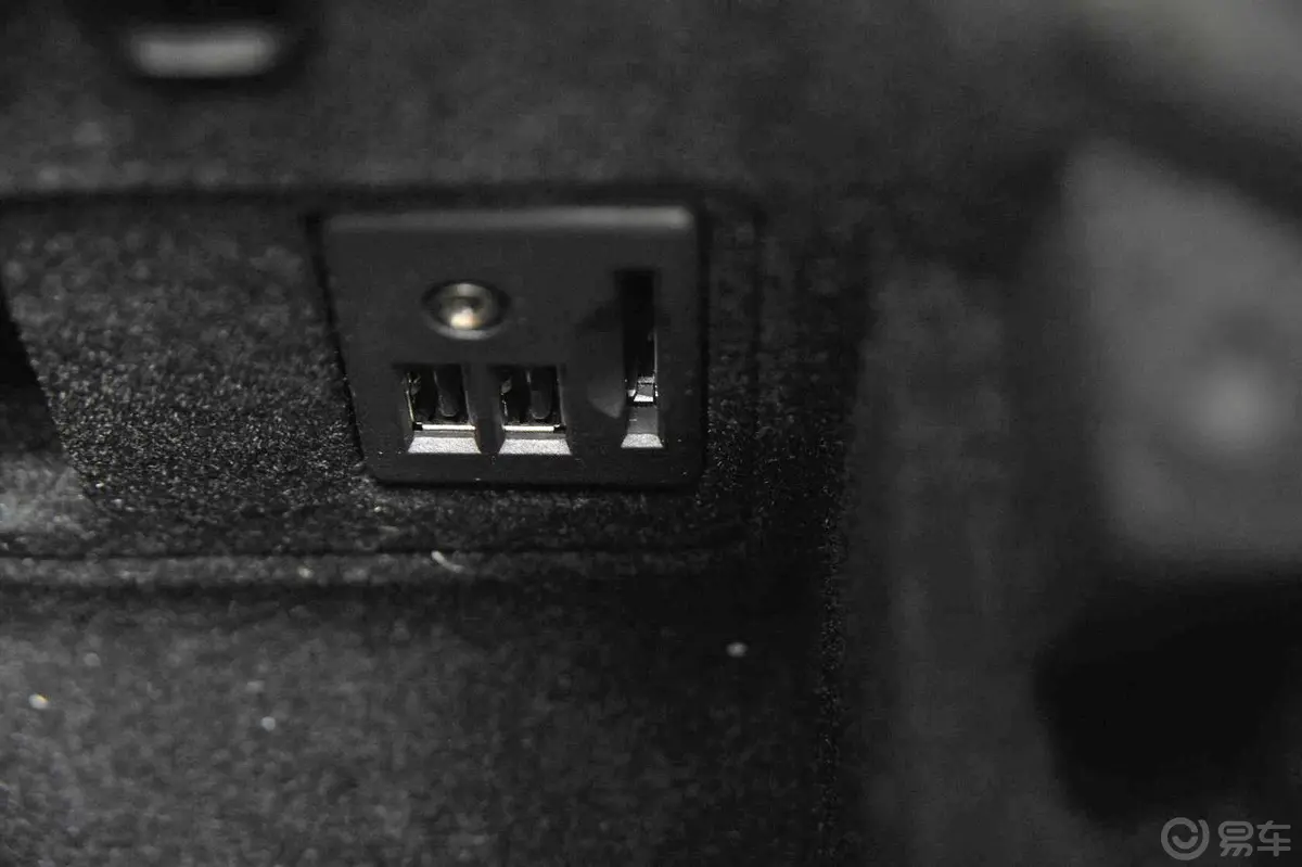 凯迪拉克ATS(进口)28T 舒适型USB接口