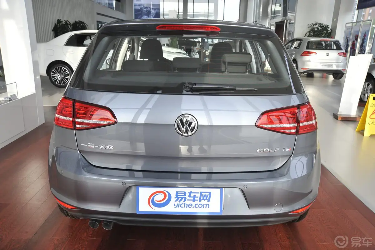 高尔夫1.4TSI 手动舒适型正后水平