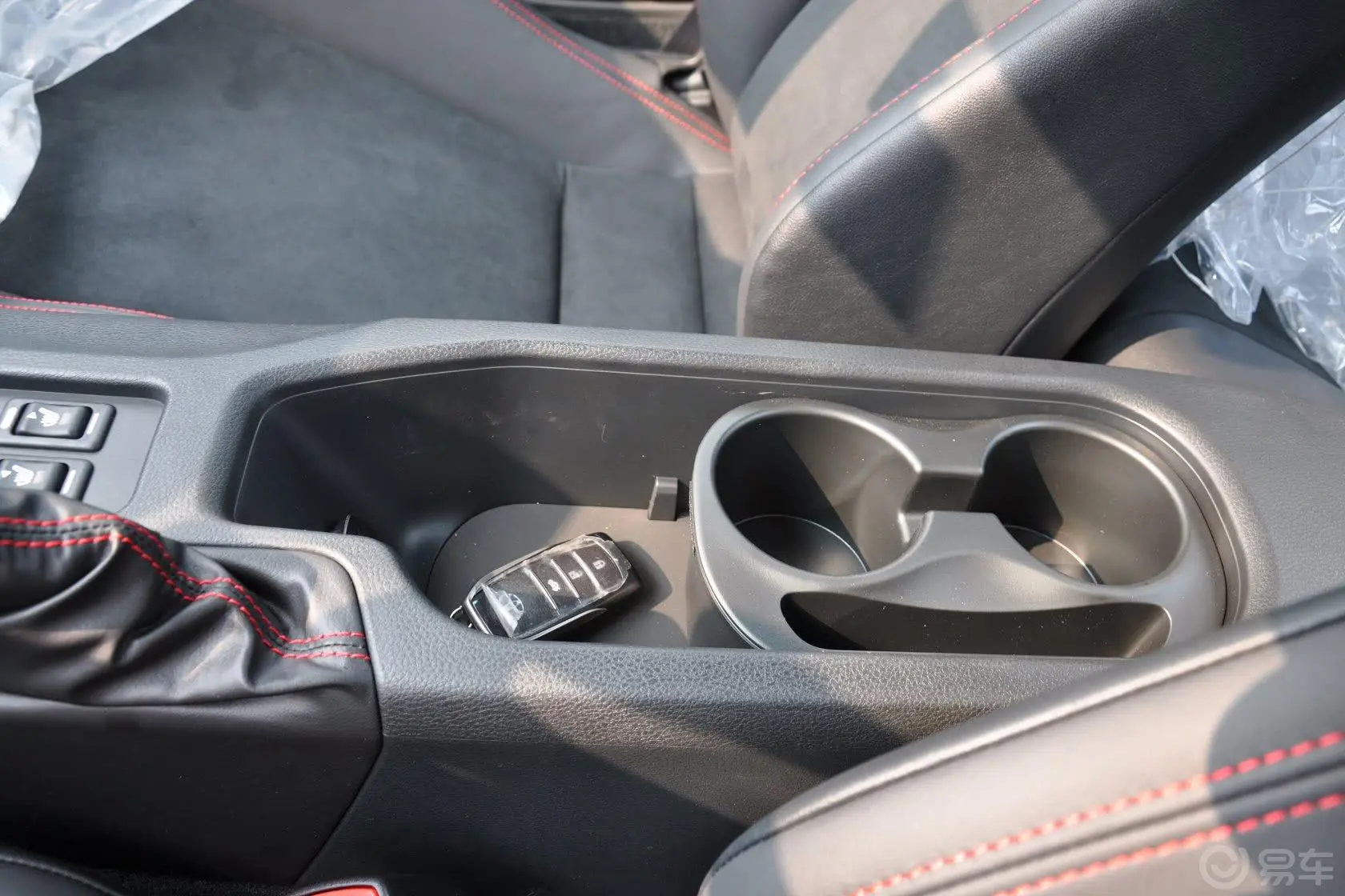 丰田862.0L 自动 豪华型前排中央扶手箱