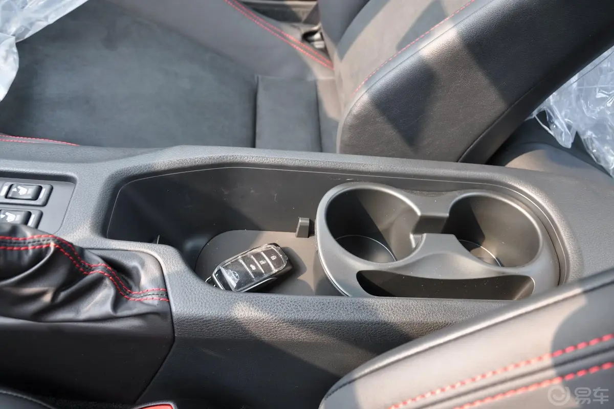 丰田862.0L 自动 豪华型前排中央扶手箱