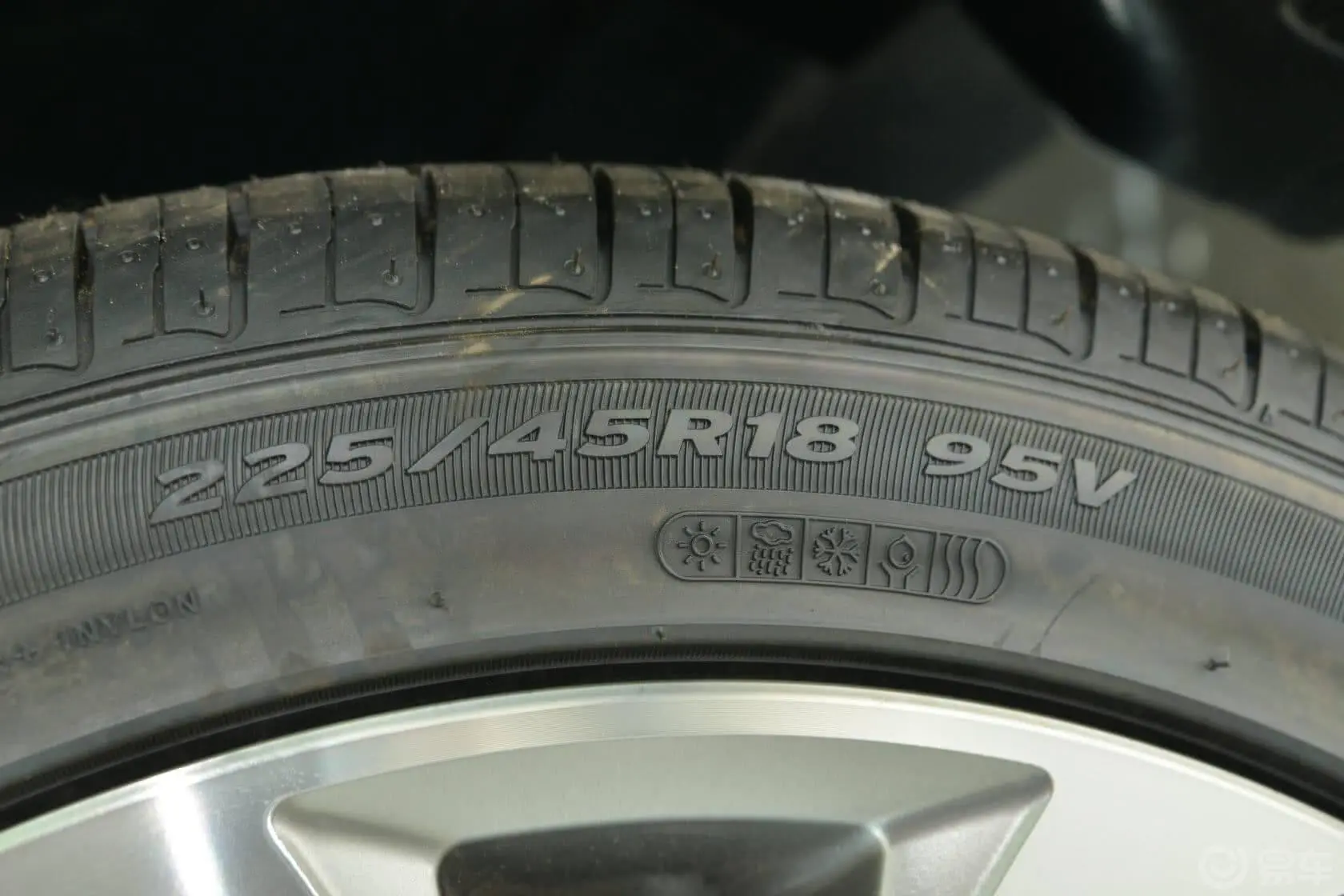 索纳塔2.4L 自动 GLX 豪华版 国四轮胎规格