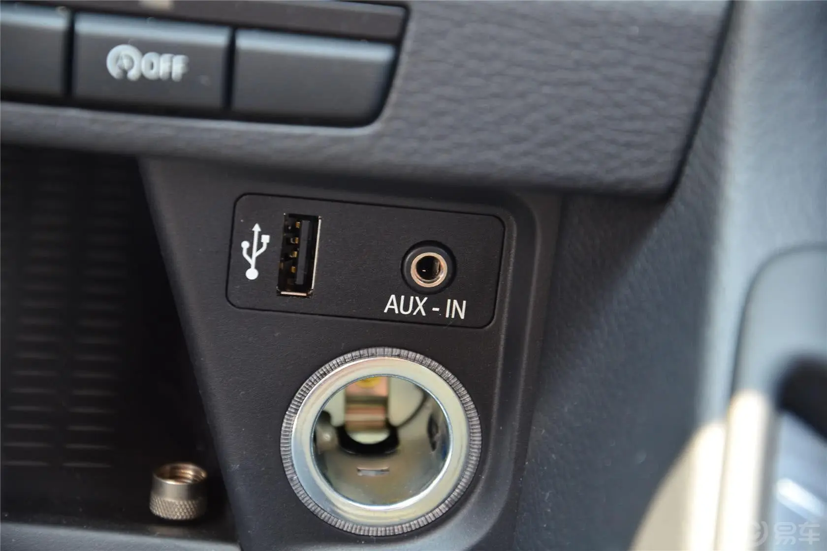 宝马X1sDrive18i 运动设计套装AUX接口