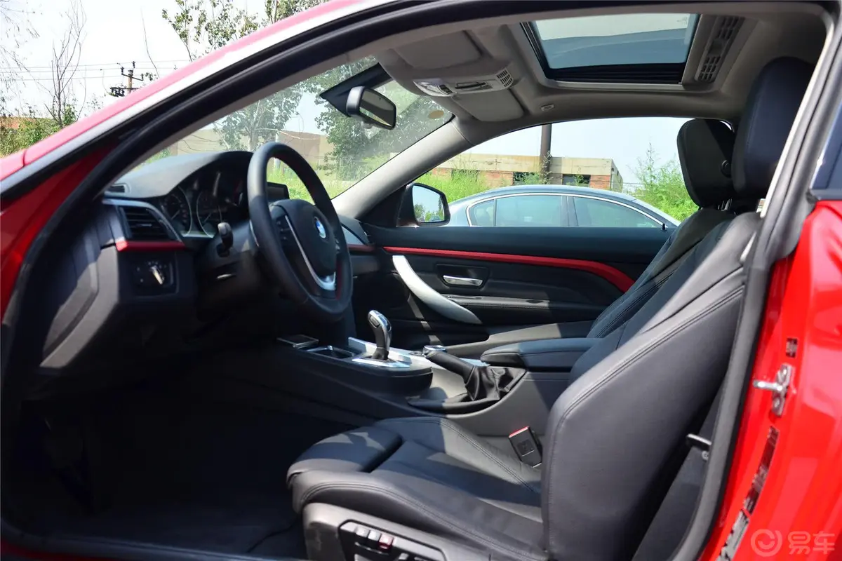 宝马4系双门轿跑车 435i xDrive 运动设计套装前排空间