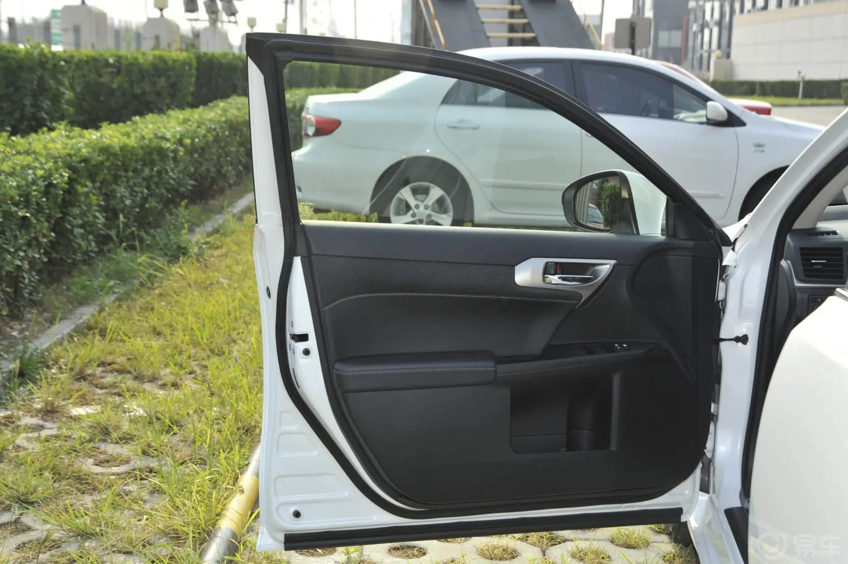 雷克萨斯CT200h 1.8L 自动 舒适版（双色）驾驶员侧车门内门板