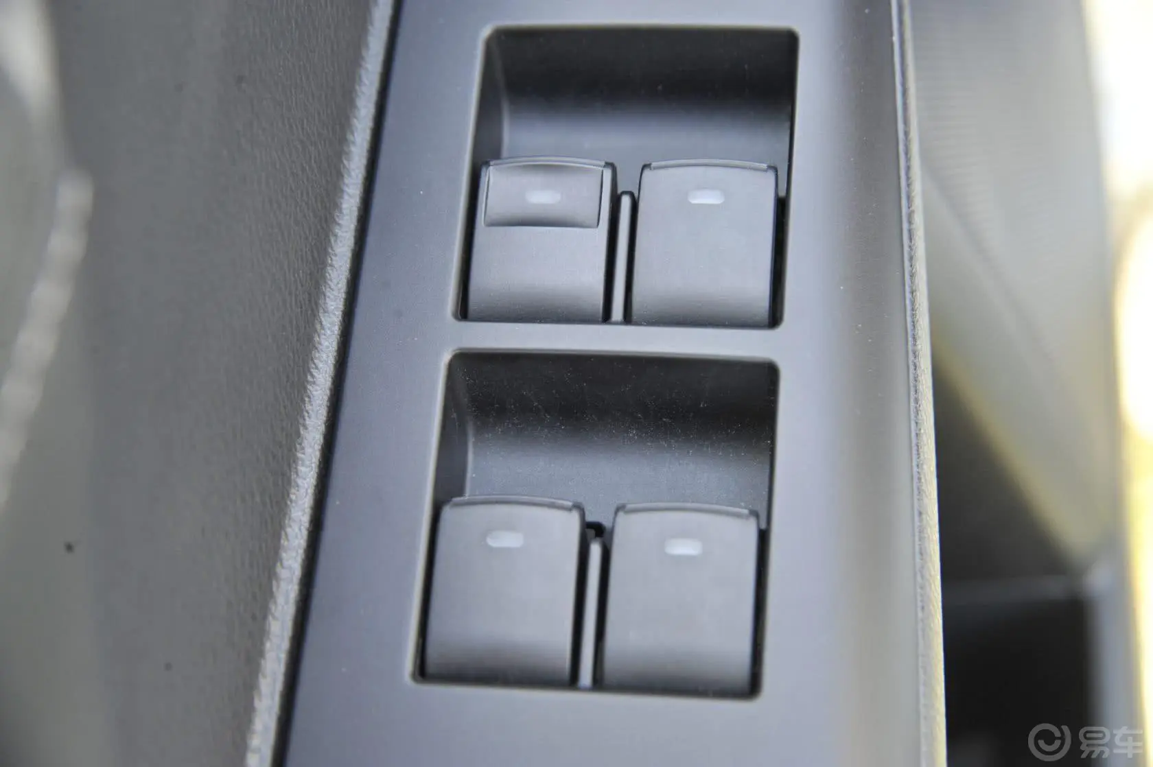 雷克萨斯CT200h 1.8L 自动 舒适版（双色）车窗升降键