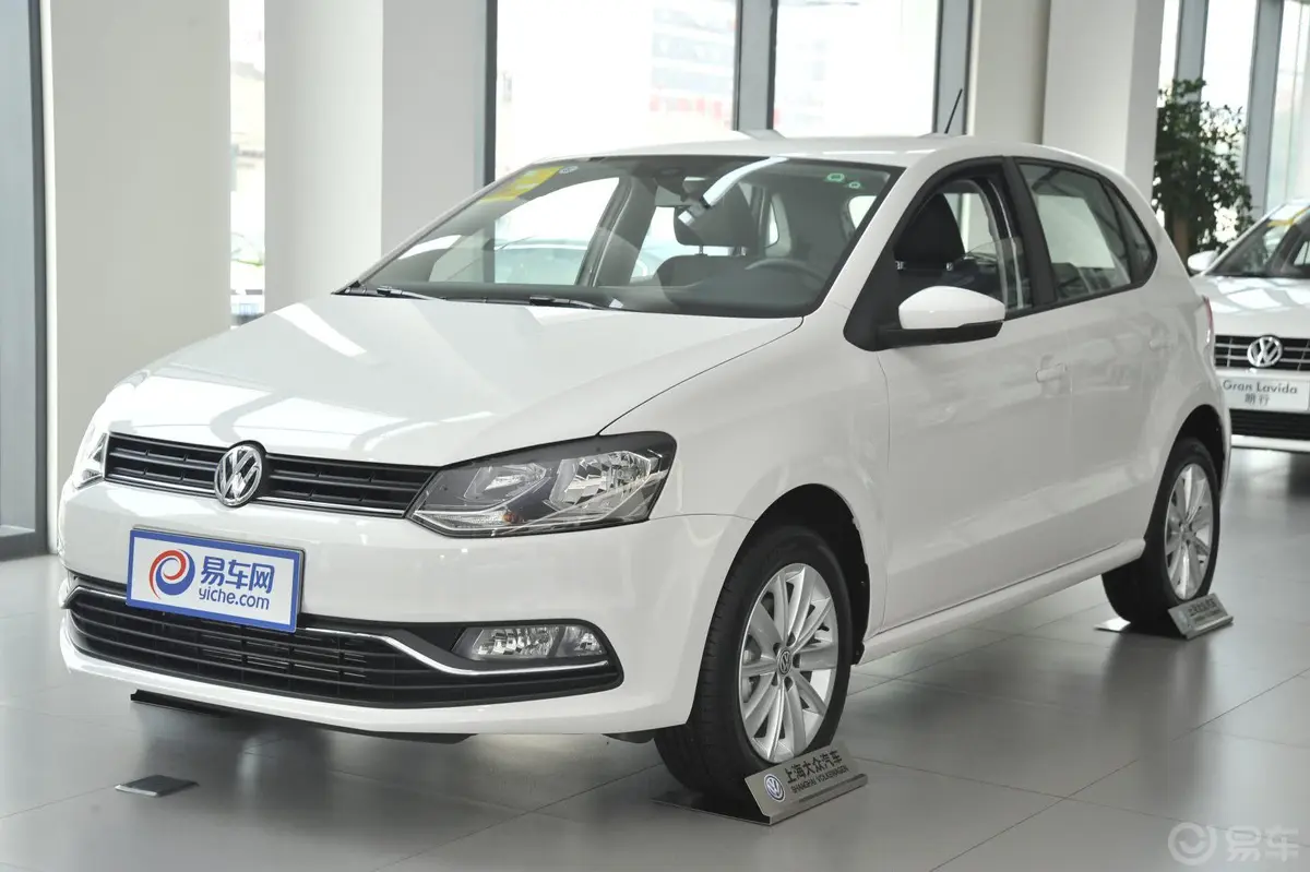 Polo1.6L 自动 舒适版侧前45度车头向左水平