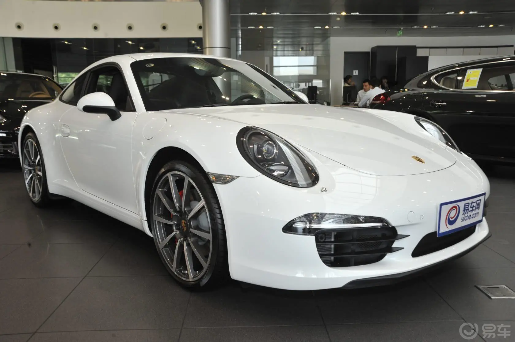 保时捷911Carrera S 3.8L侧前45度车头向右水平