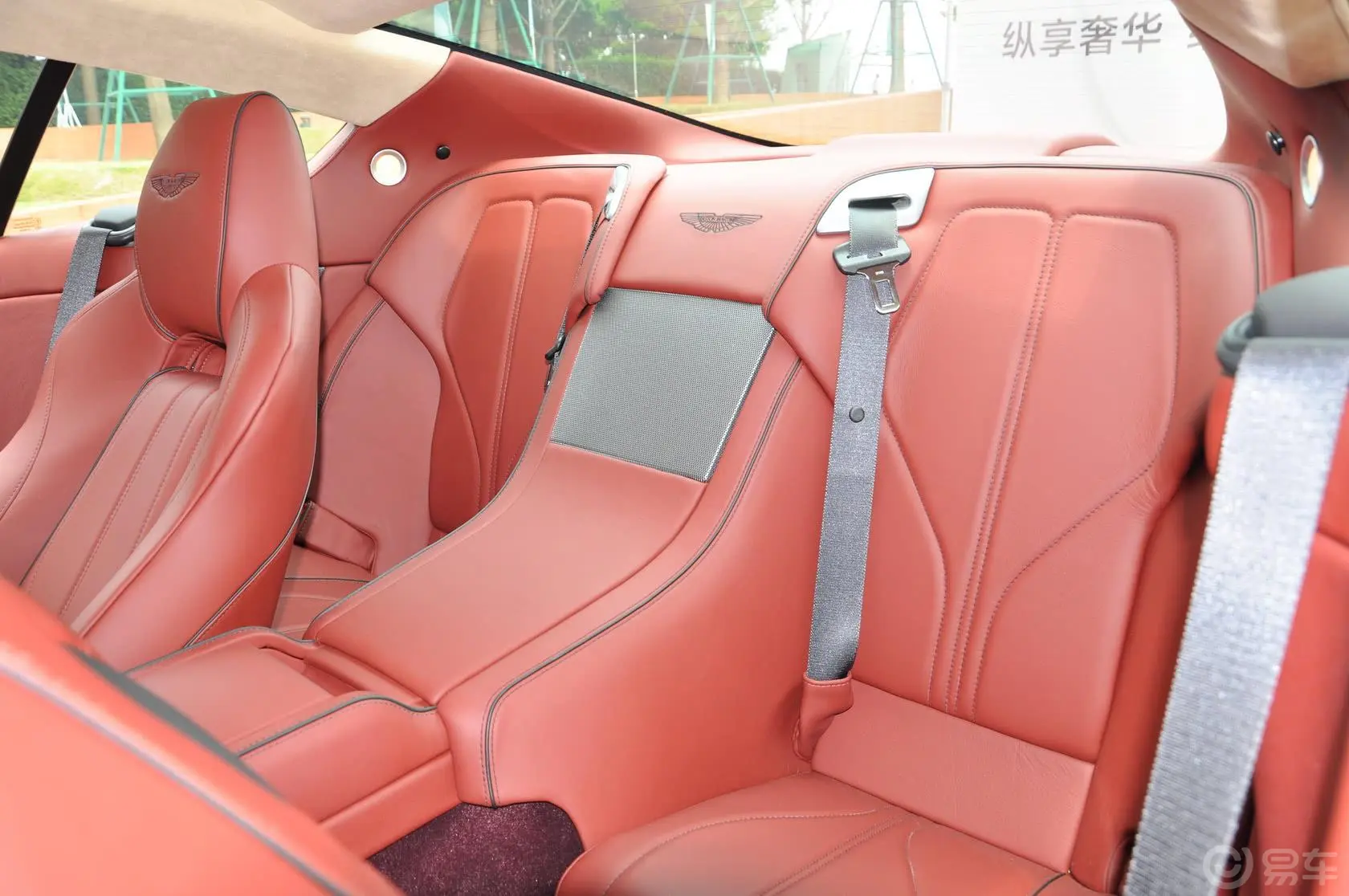 阿斯顿·马丁DB96.0L Coupe后排座椅