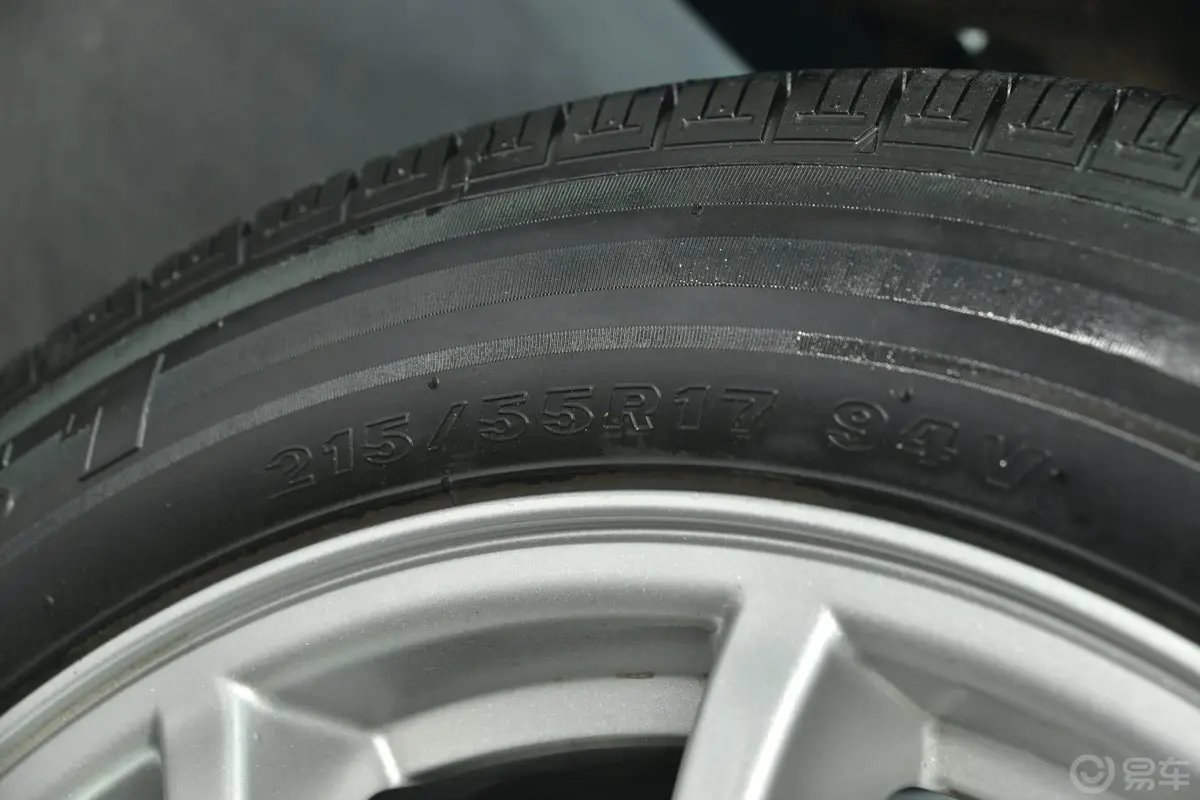 比亚迪M62.4L 手动 尊贵版轮胎规格