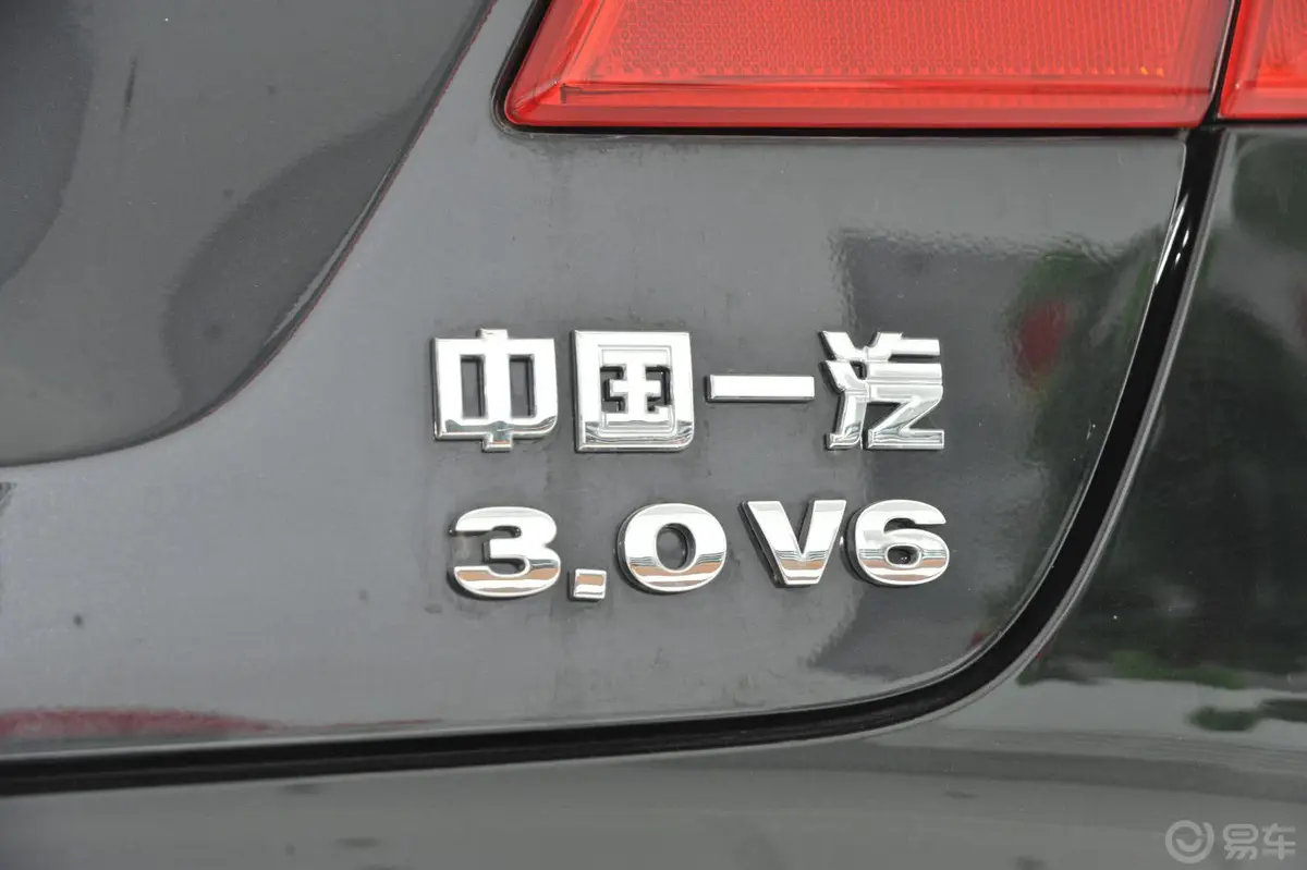 红旗H73.0L 自动 尊贵型外观