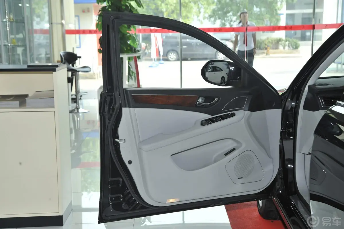 红旗H73.0L 自动 尊贵型驾驶员侧车门内门板