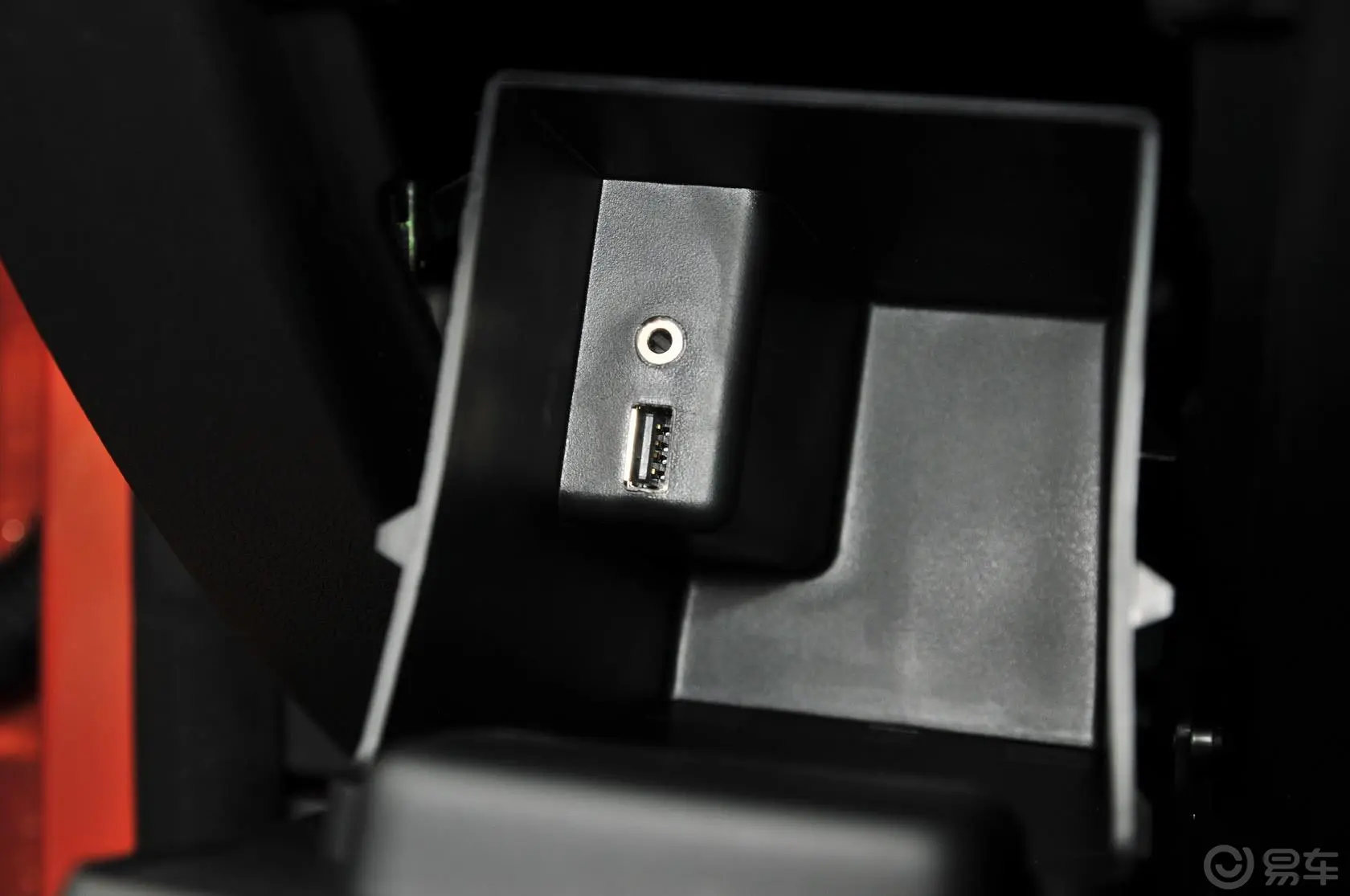 MG6掀背 1.8L MT 驾值版USB接口