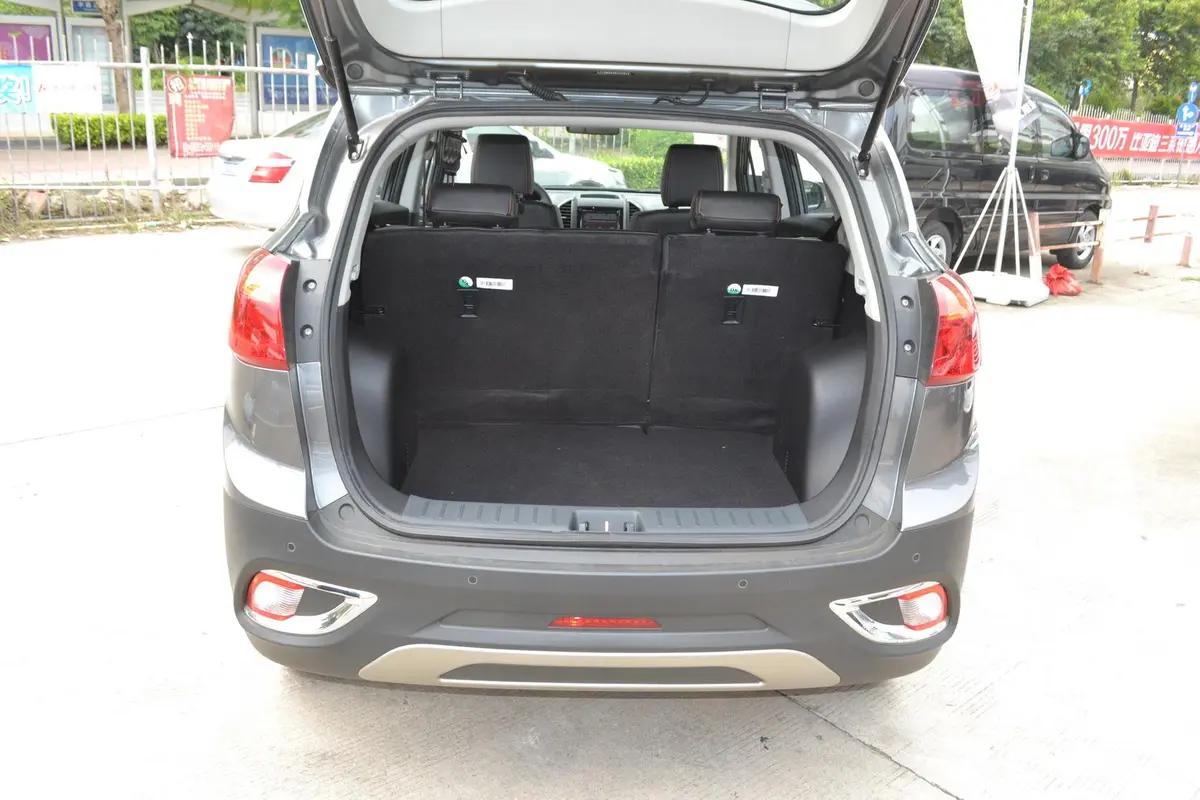 瑞风S31.5L 6MT 豪华智能型行李箱空间