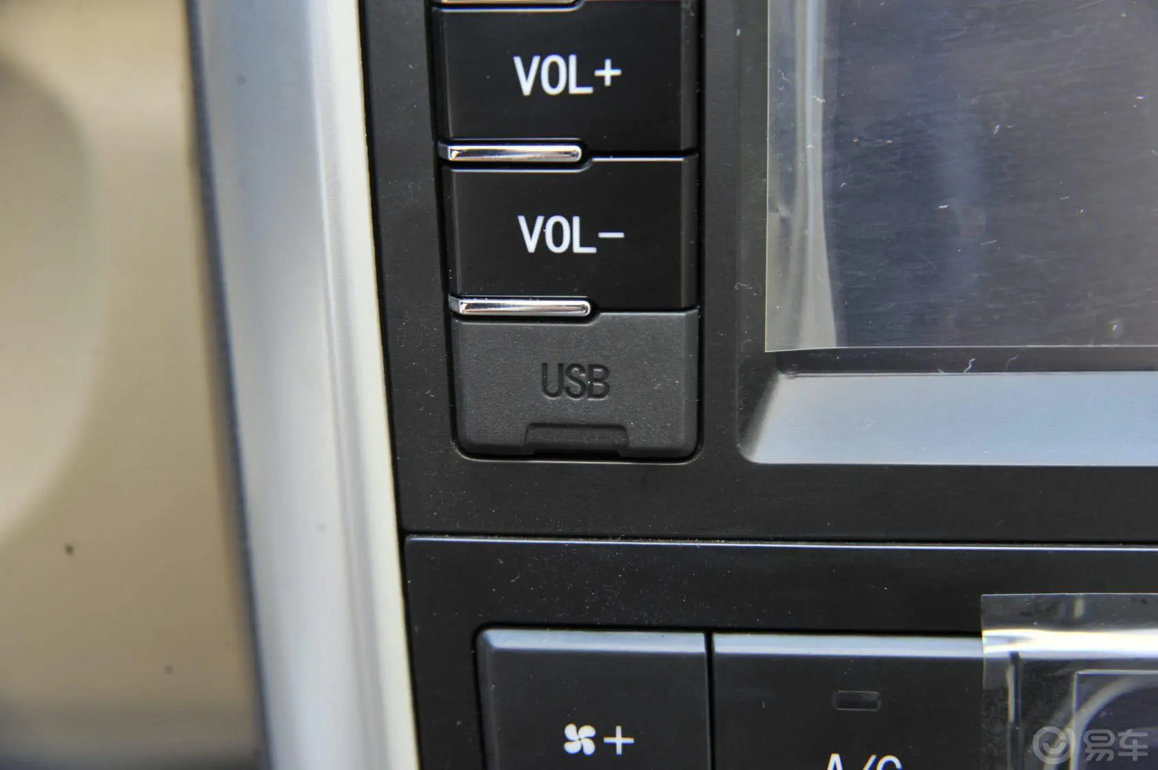 北汽新能源EVEV150 科技版USB接口