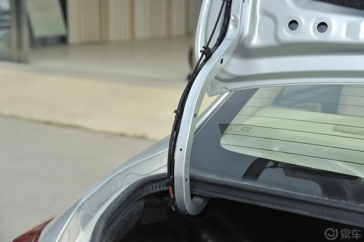 威驰1.5L 自动 智尊版行李厢支撑杆