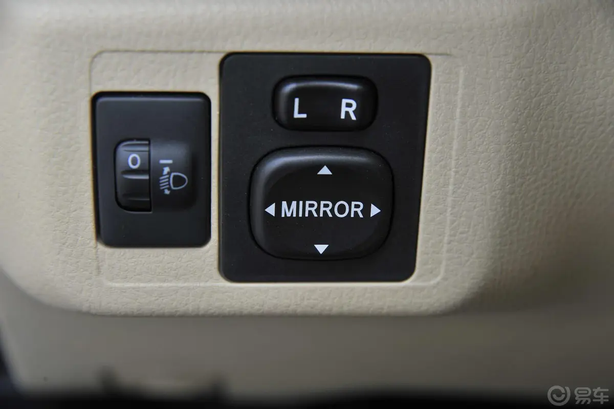 威驰1.5L 自动 智尊版外后视镜控制键