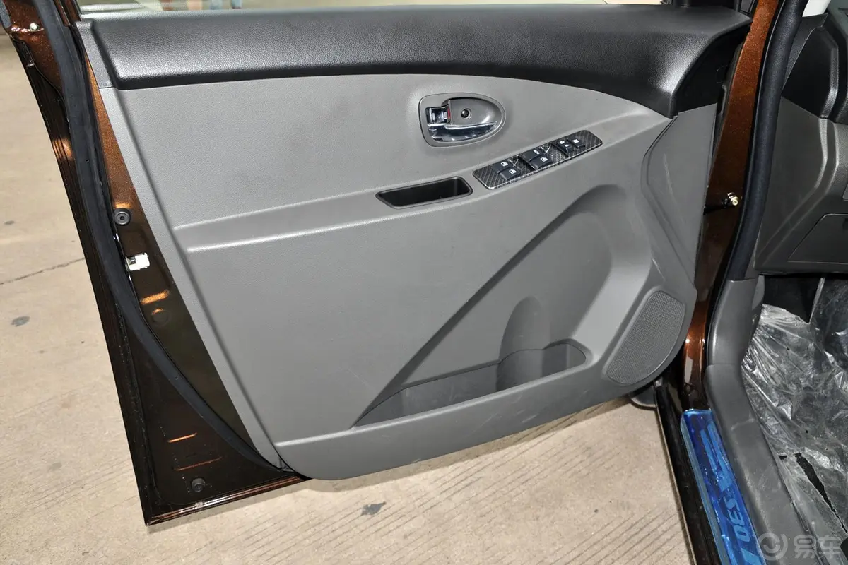 智尚S301.5L AMT 豪华型驾驶员侧车门内门板