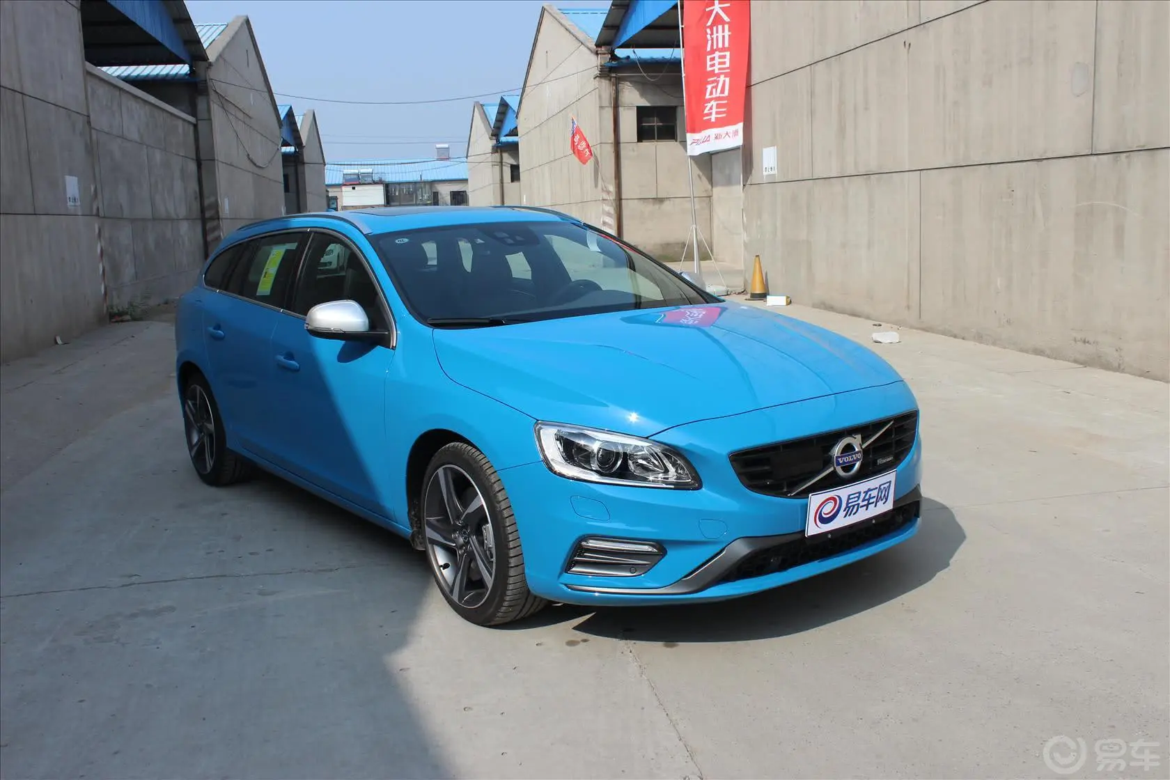 沃尔沃V60T6 AWD 个性运动版侧后45度车头向左水平