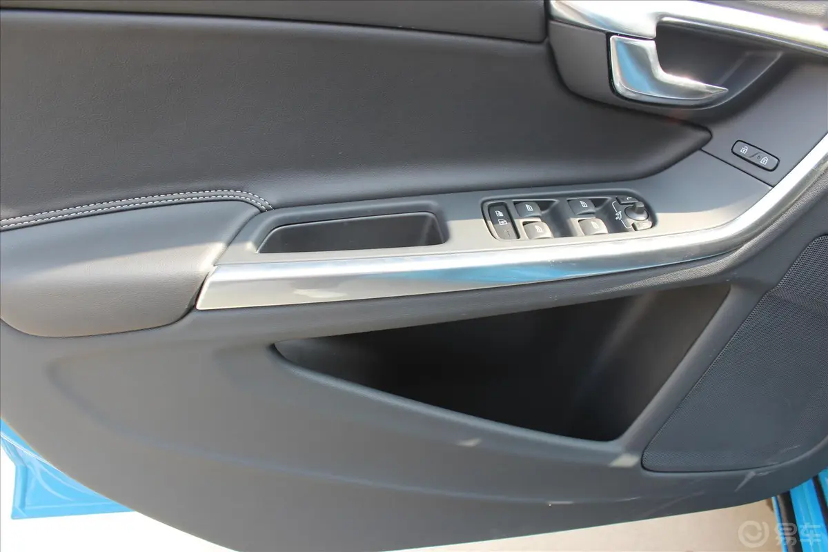 沃尔沃V60T6 AWD 个性运动版车窗升降键