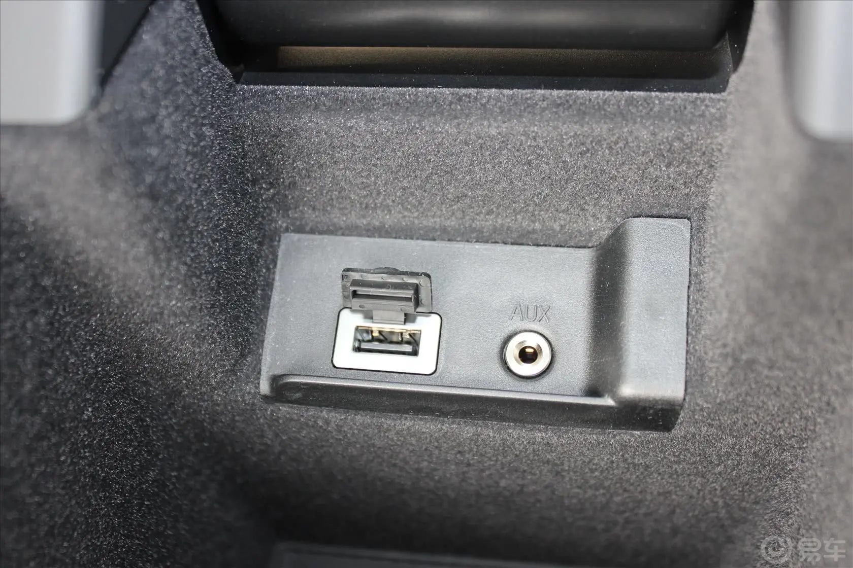 沃尔沃V60T6 AWD 个性运动版AUX接口
