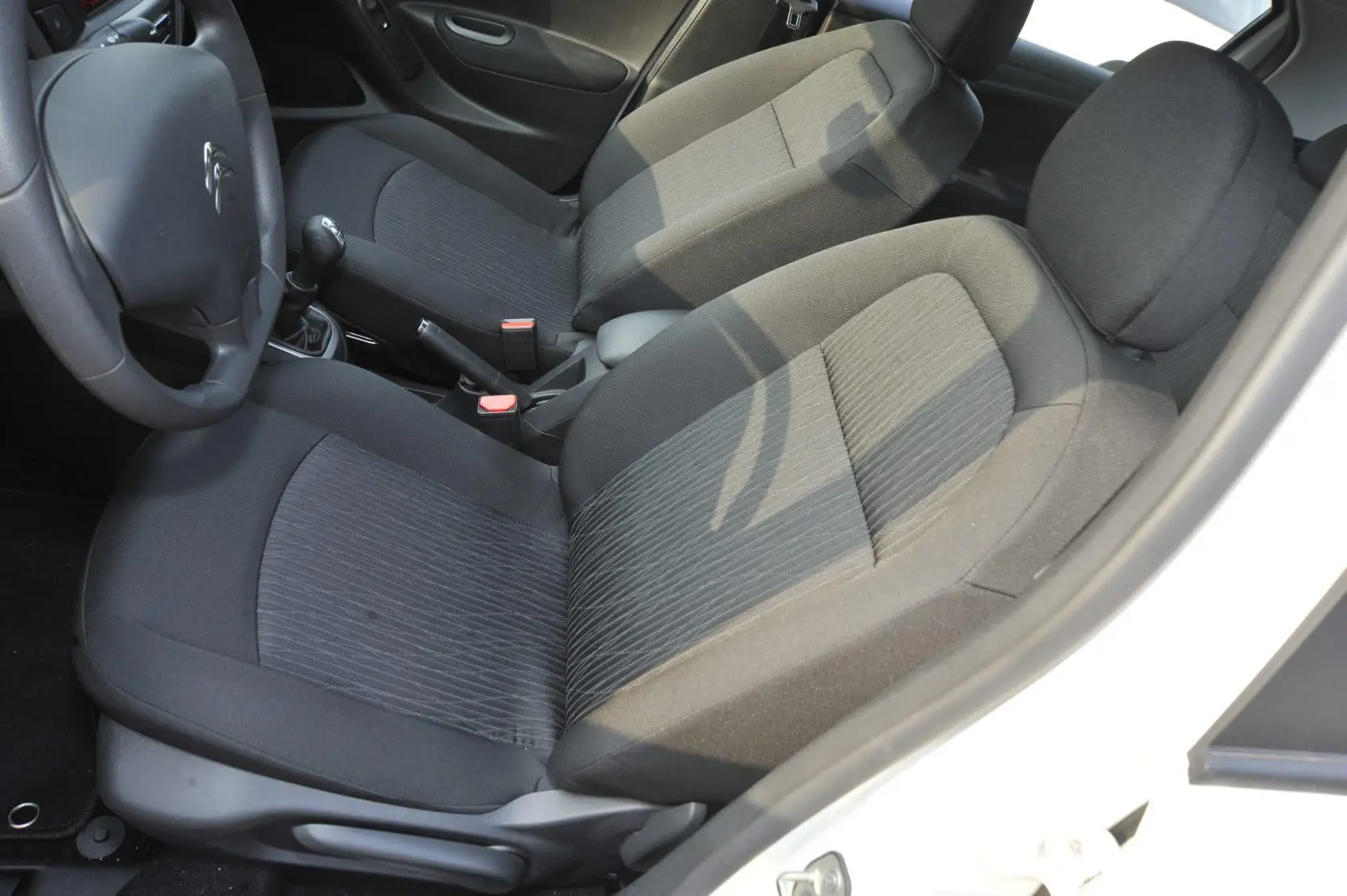 爱丽舍1.6L 手动 舒适型驾驶员座椅