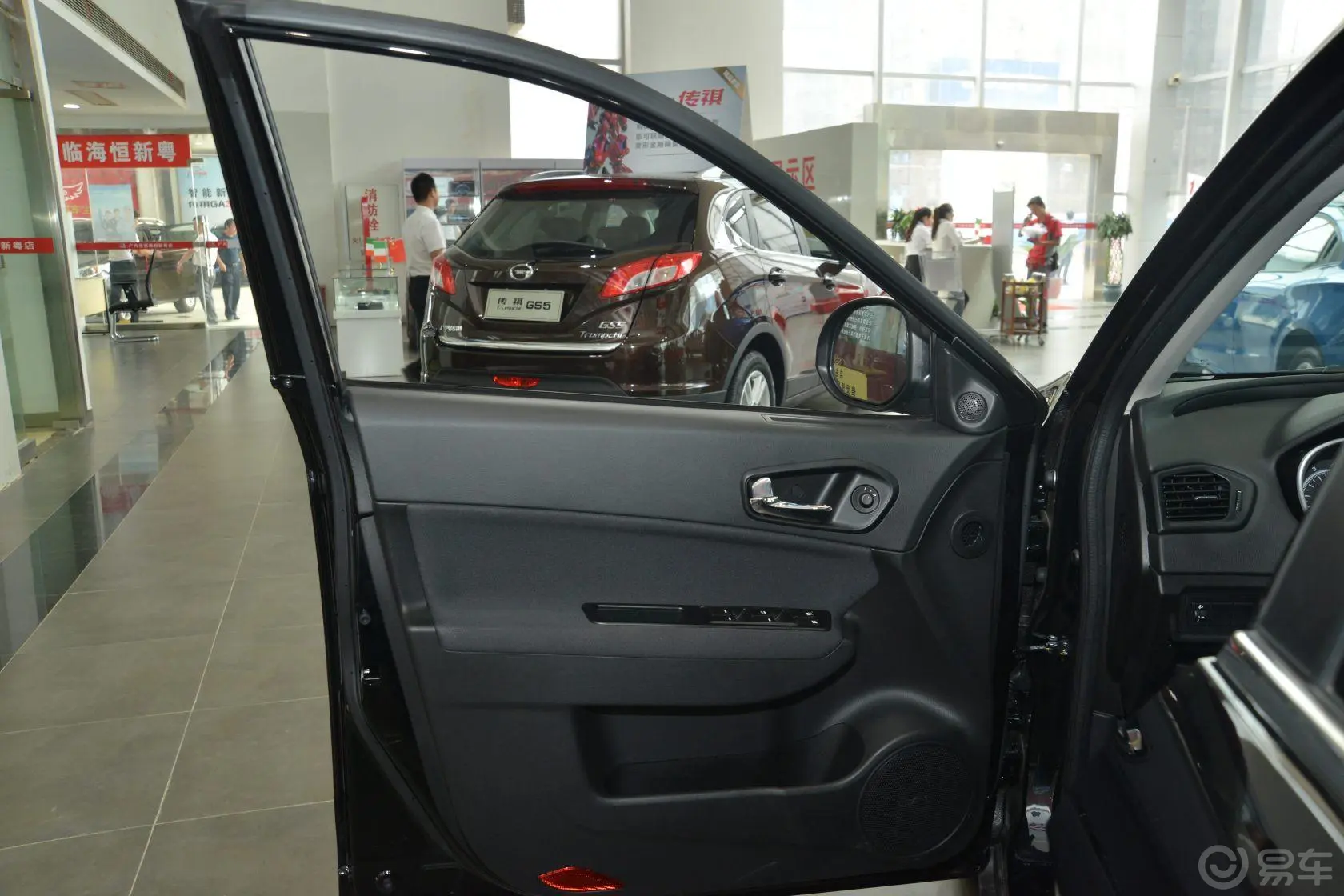 传祺GS52.0L 自动 两驱 超享版驾驶员侧车门内门板