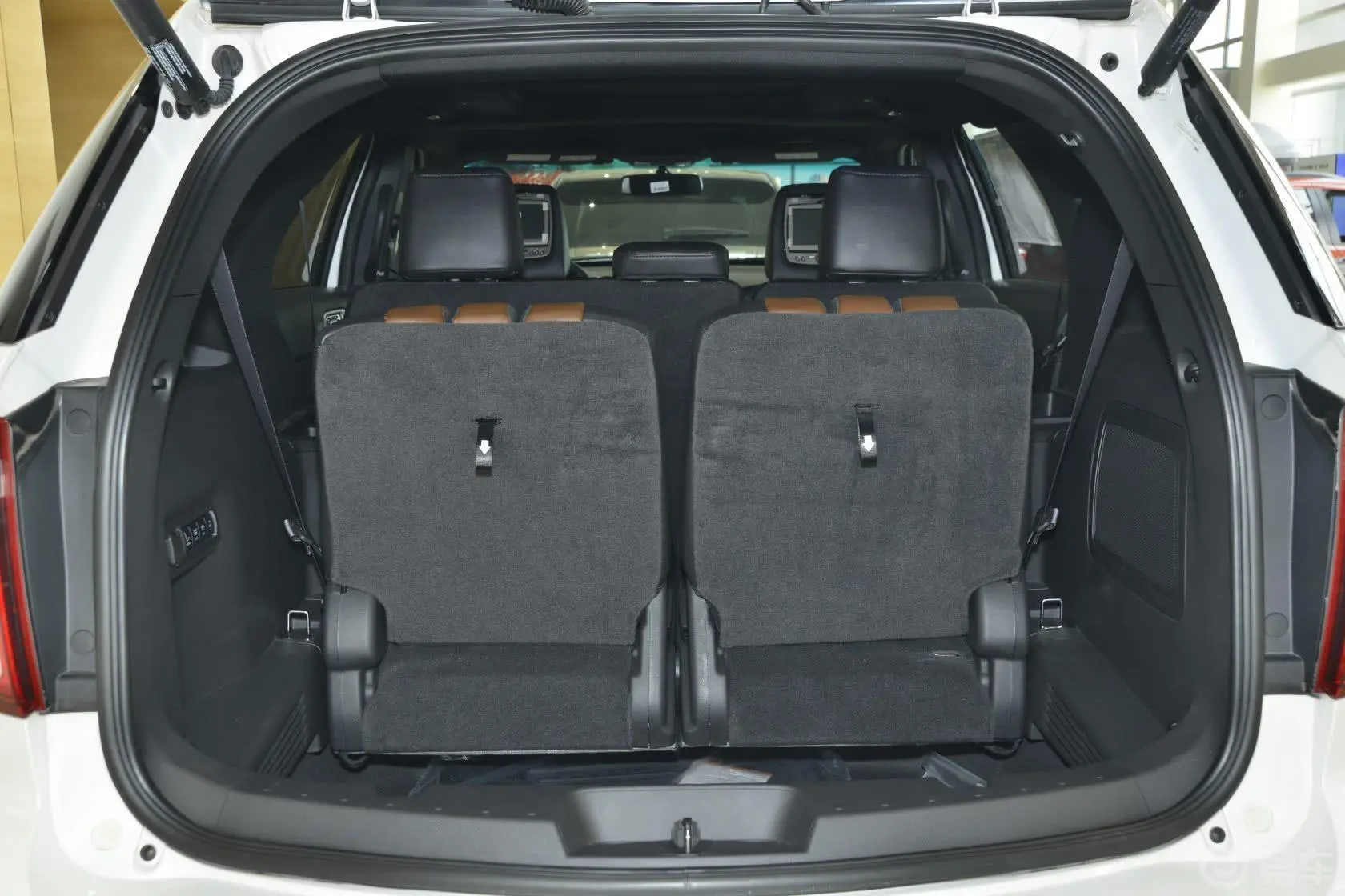 探险者(进口)3.5L 自动 尊享型行李箱空间