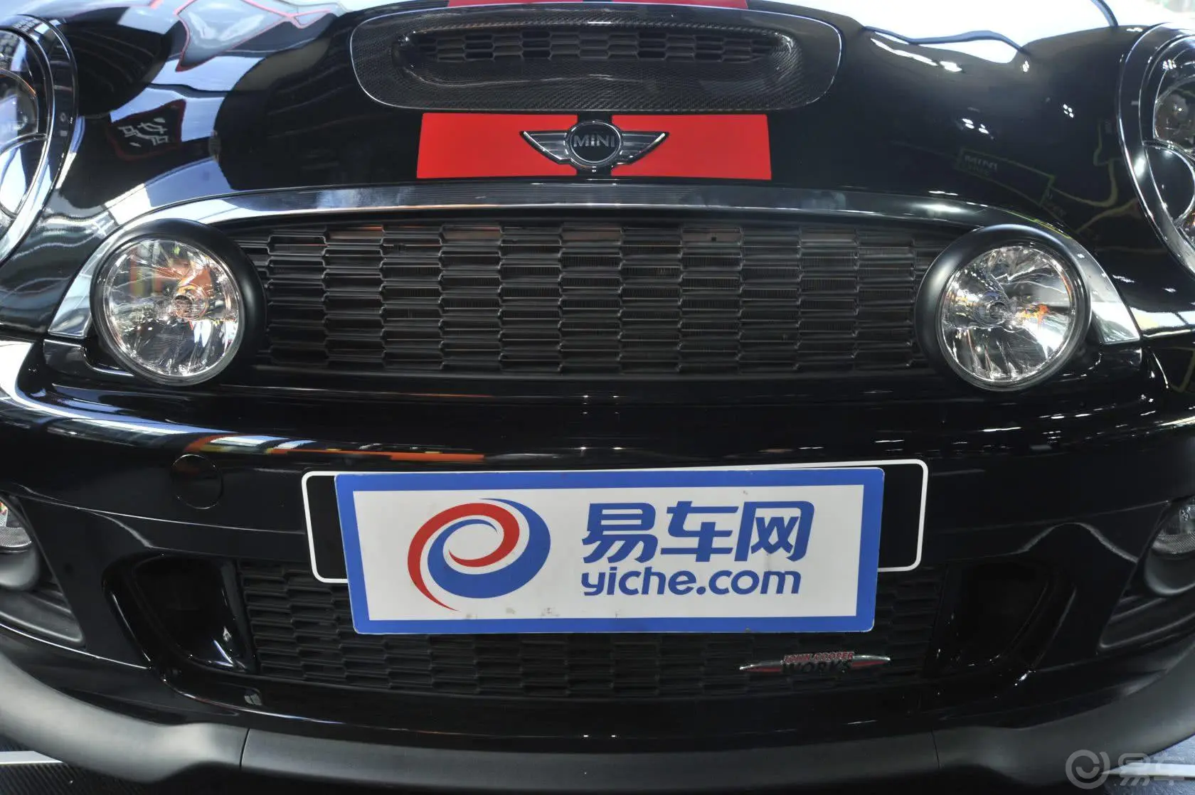 MINI JCW1.6T JCW前格栅侧俯拍