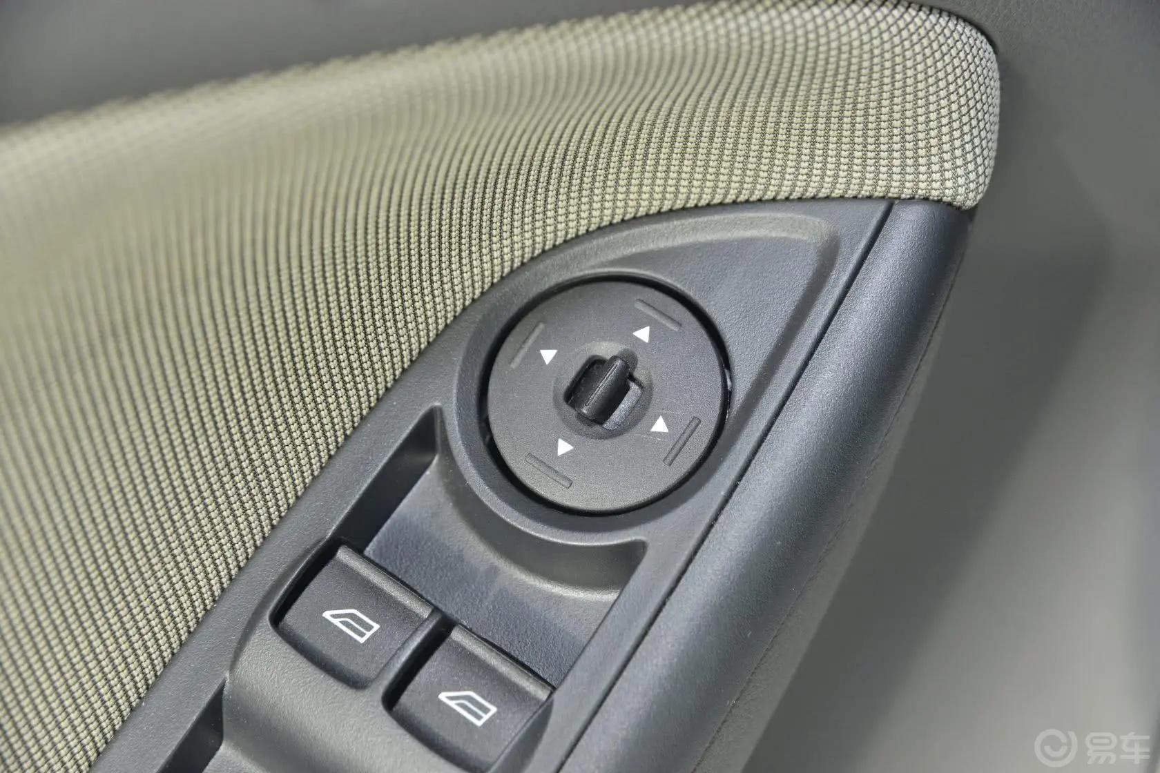 福克斯三厢 1.6L 自动 舒适型外后视镜控制键