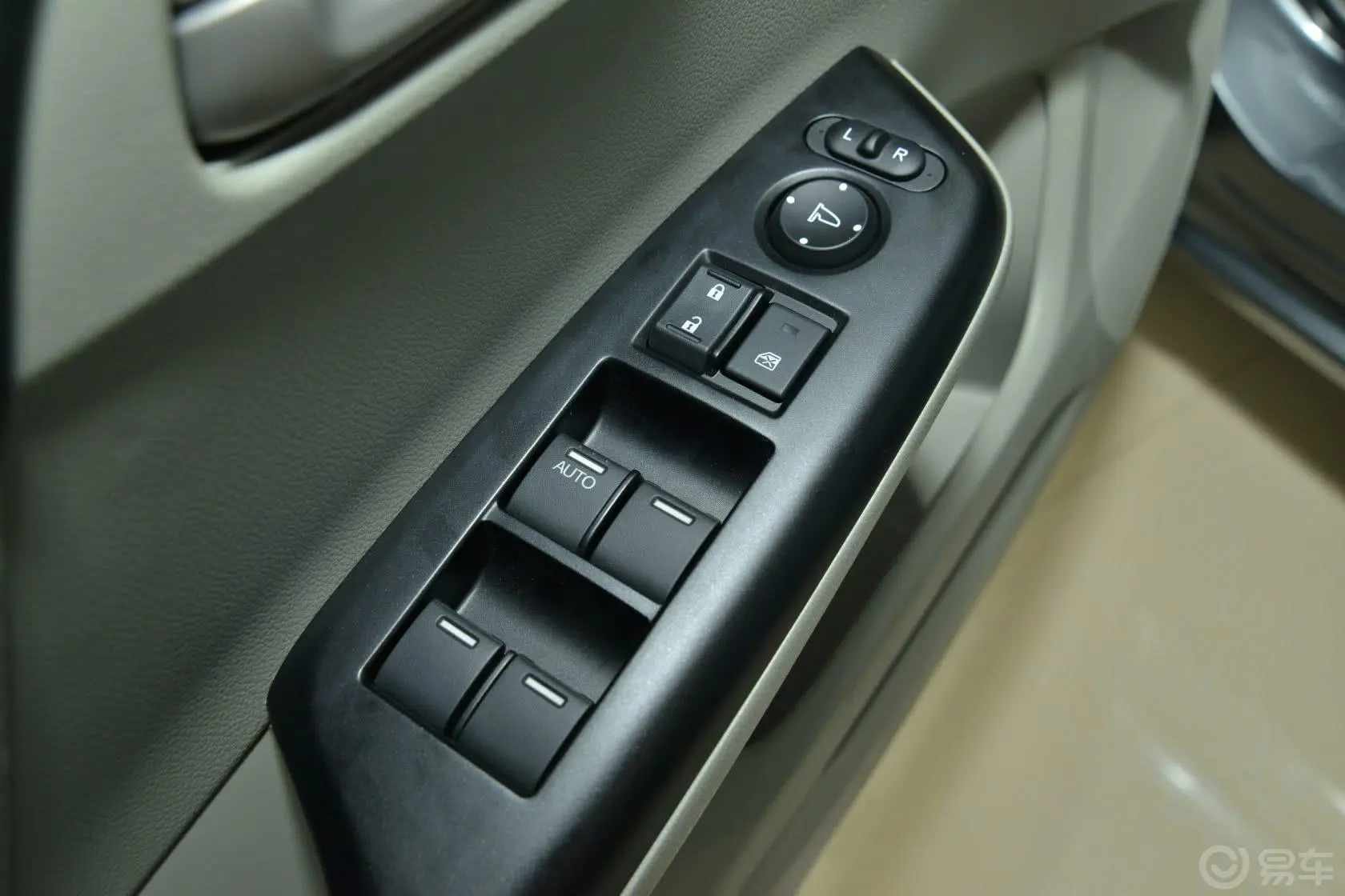 思域1.8L 自动 EXi舒适版车窗升降键