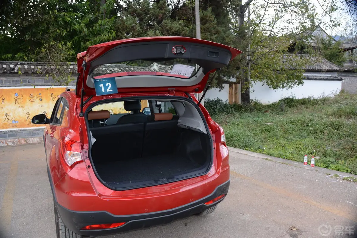 海马S51.5T CVT 智能豪华型运动版行李厢开口范围