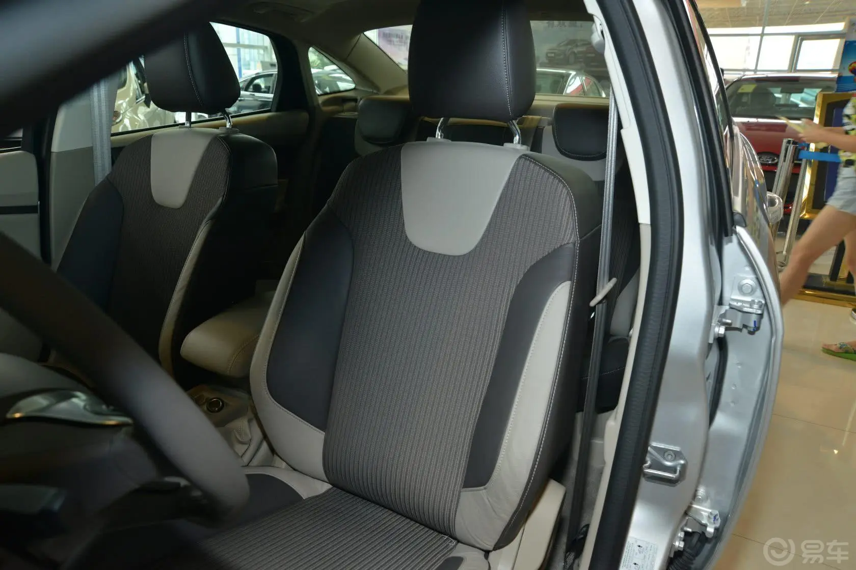 福克斯三厢 1.6L 自动 风尚型驾驶员座椅
