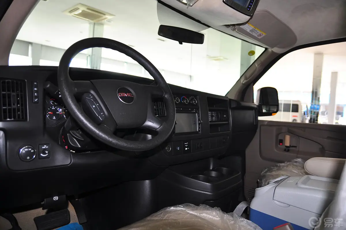 科瑞斯的GMC商务之星白金版GMC商务车中控台驾驶员方向