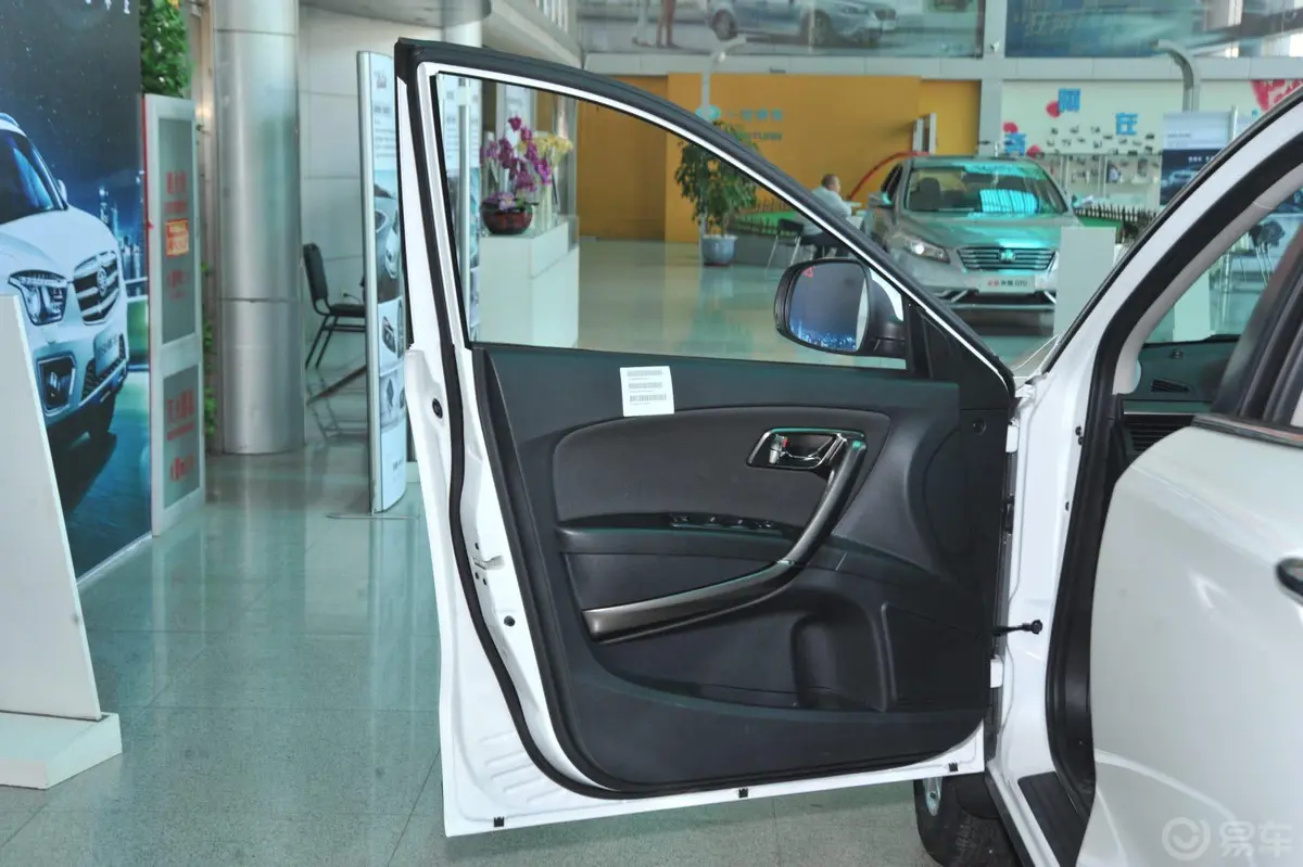 奔腾X802.0L 自动 舒适 周年纪念型驾驶员侧车门内门板