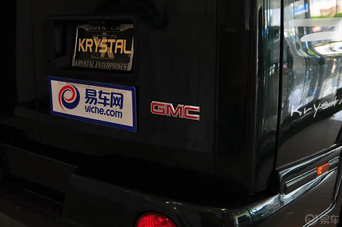 科瑞斯的GMC商务之星白金版GMC商务车尾标