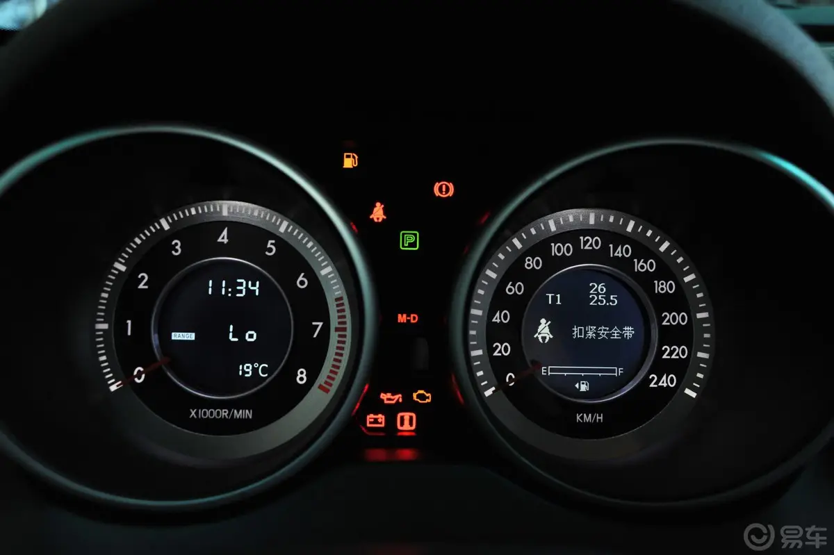 奔腾X802.0L 自动 舒适 周年纪念型仪表盘背光显示