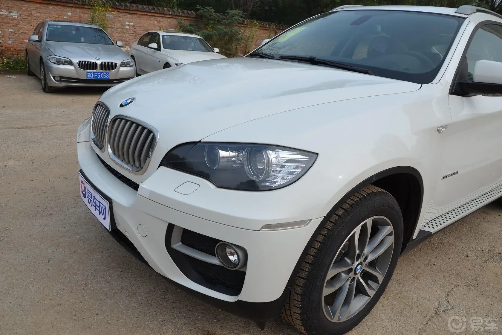 宝马X6xDrive35i车头局部