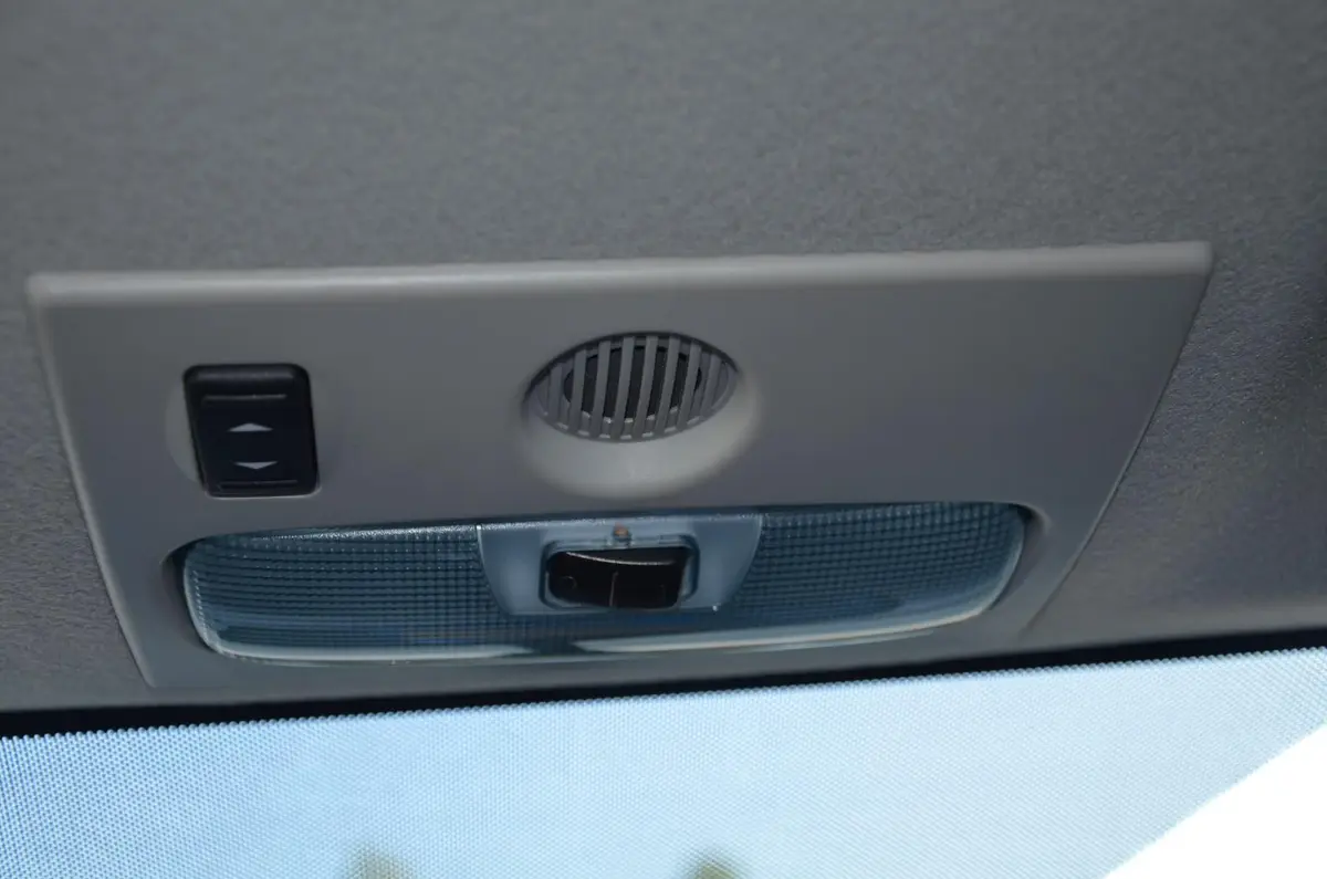 福克斯两厢 经典版 1.8L 自动 酷白典藏版前排车顶中央控制区