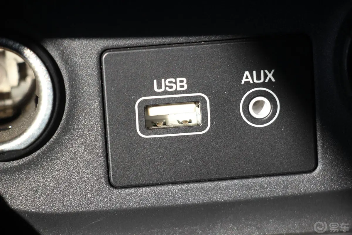 现代ix252.0L GLX AT 自动四驱领先型USB接口