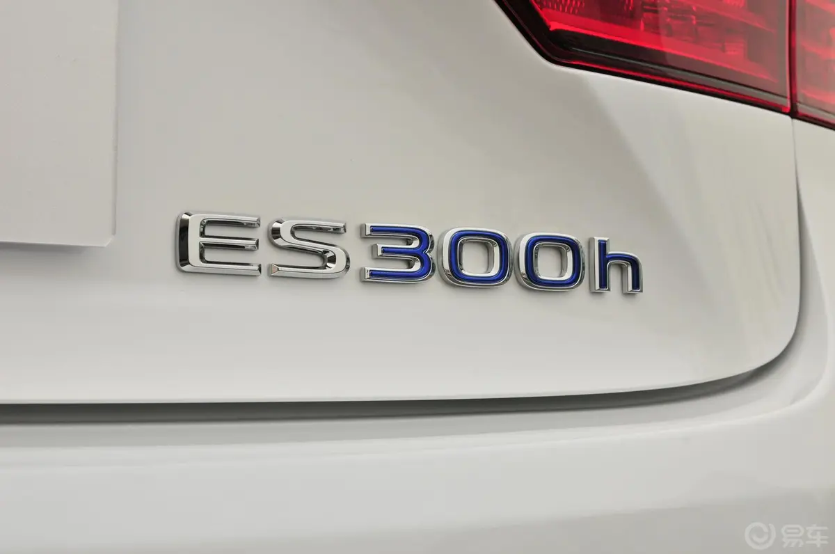 雷克萨斯ES300h 舒适版尾标
