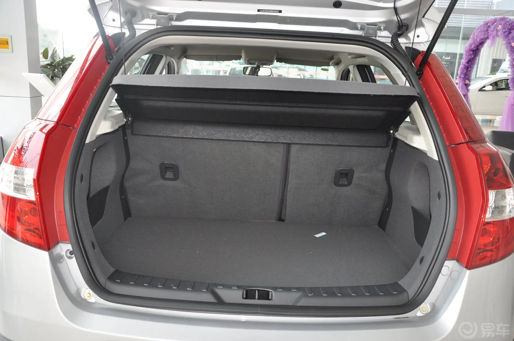 风神H30Cross 1.6L 手动 尊逸型行李箱空间