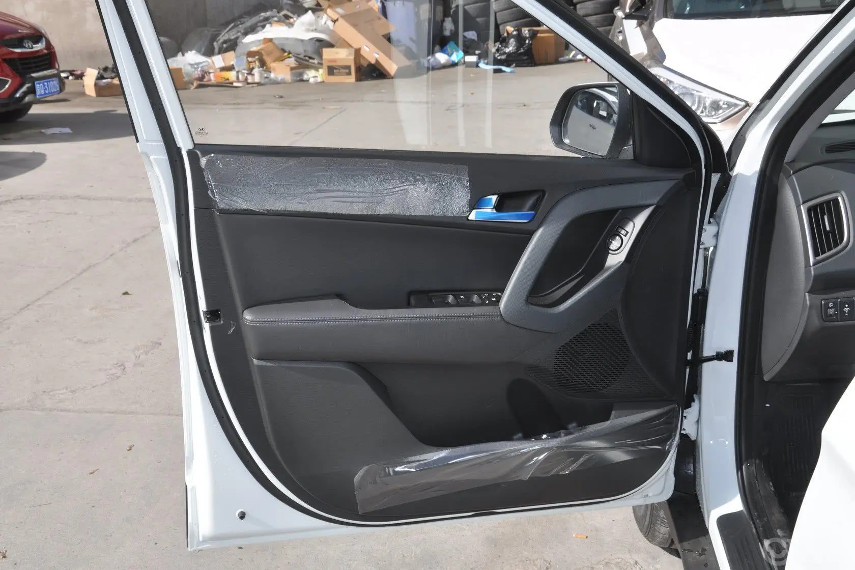 现代ix251.6L GLS AT 自动智能型驾驶员侧车门内门板