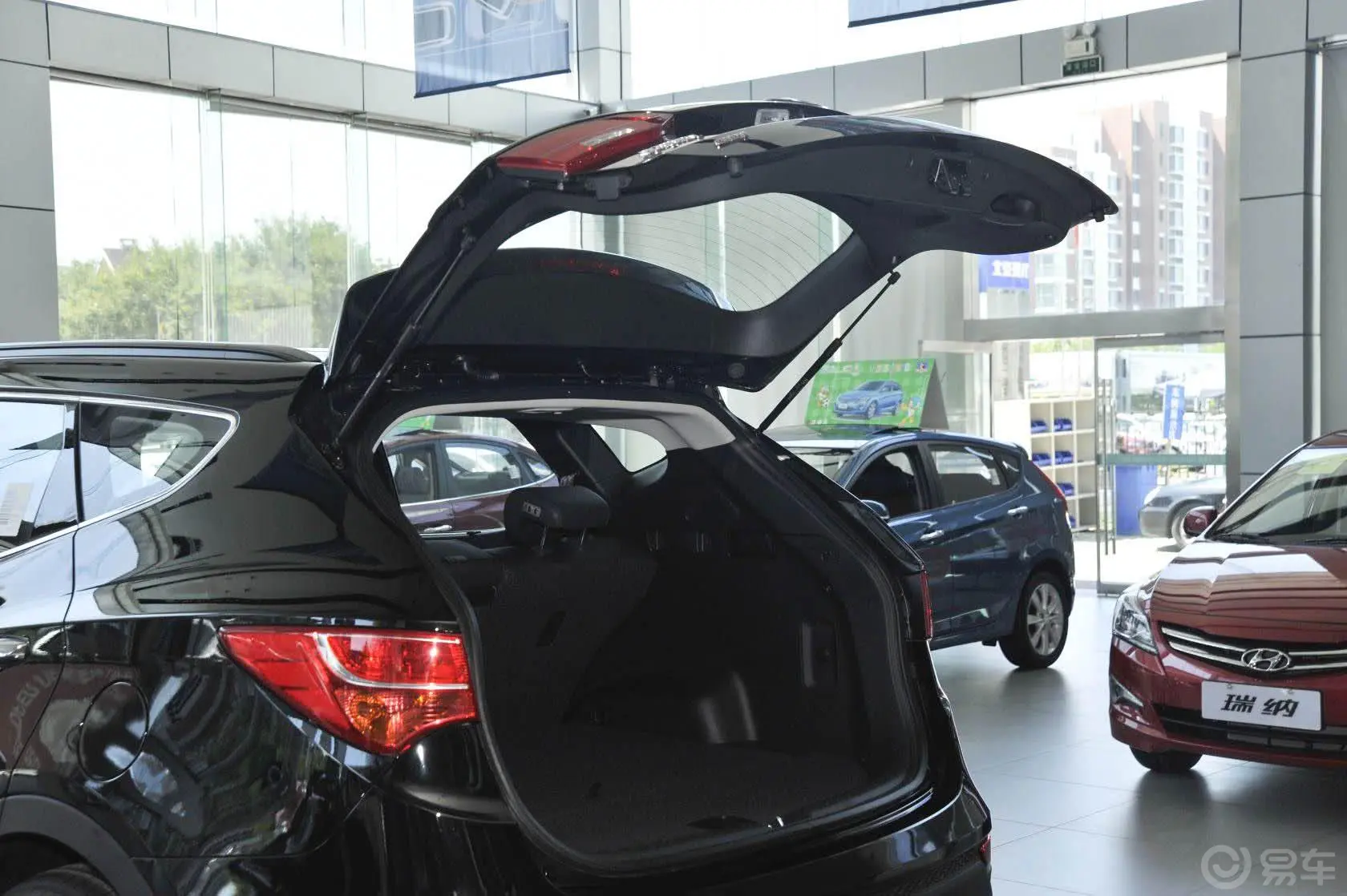 胜达改款 2.4L GLS 四驱 自动 智能型行李厢开口范围