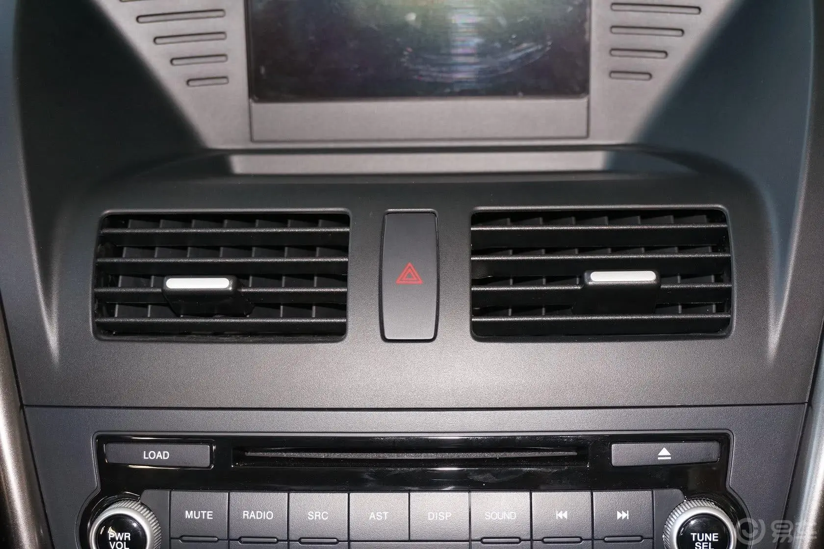 奔腾X802.0L 自动 舒适 周年纪念型前出风口